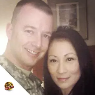 militar smiling with his wife