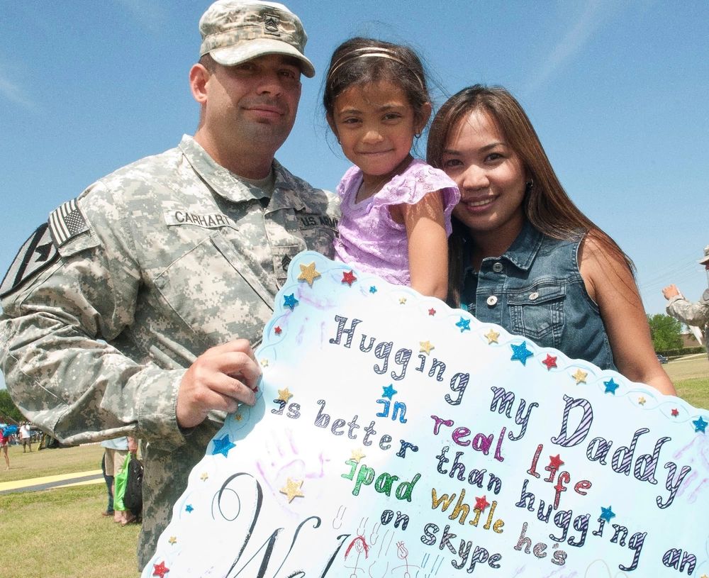 US army person with his family - Get a VA loan